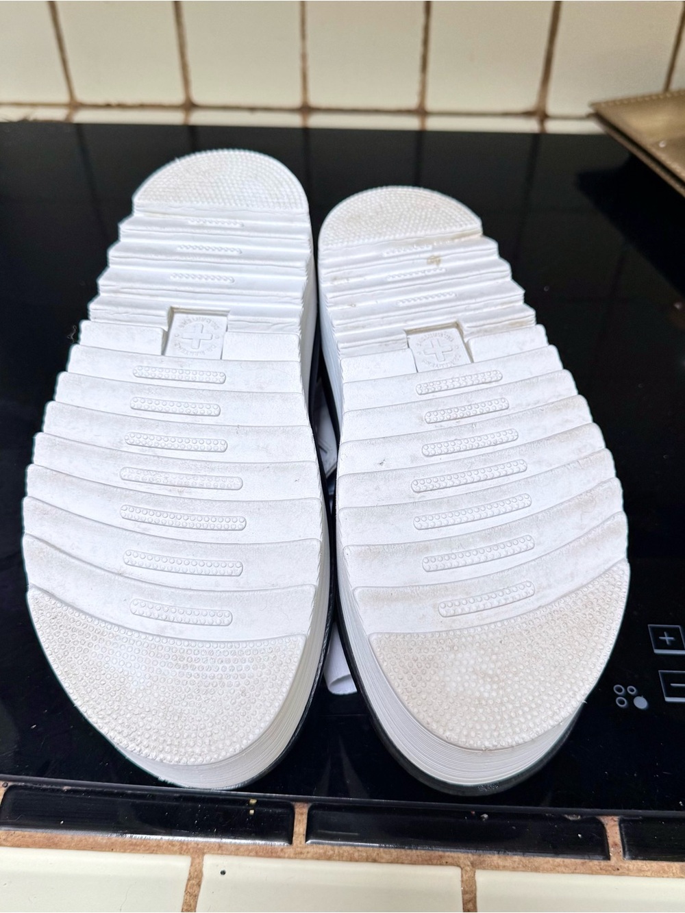 DR. MARTENS SANDALS KIMBER LOGO WEB STRAP PLATFORM WHITE BLACK FOOTBED SZ 6 EUC - Picture 5 of 6